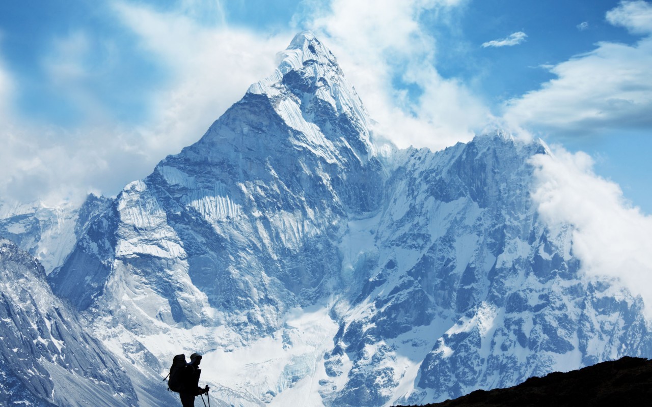 Hiking-In-Himalayas-Nepal-800x1280