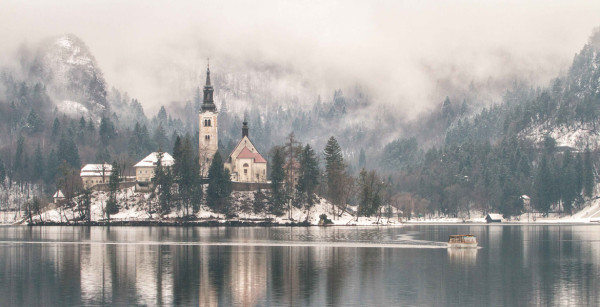 Lake-Bled-winter